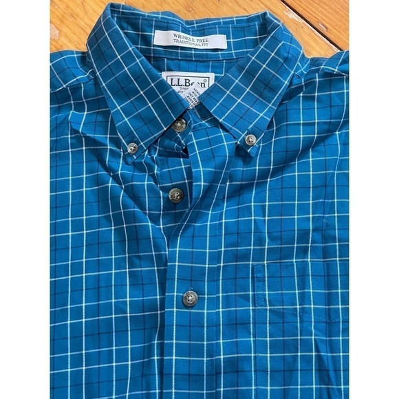 L.L. Bean Men's button up traditional fit shirt. Wrinkle Free. Size Medium - Picture 2 of 3